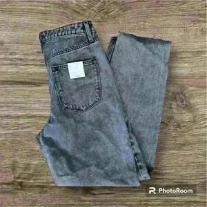 NWT STYLE Billie High Rise LEG 90's Jean
VIGOSS Size 28